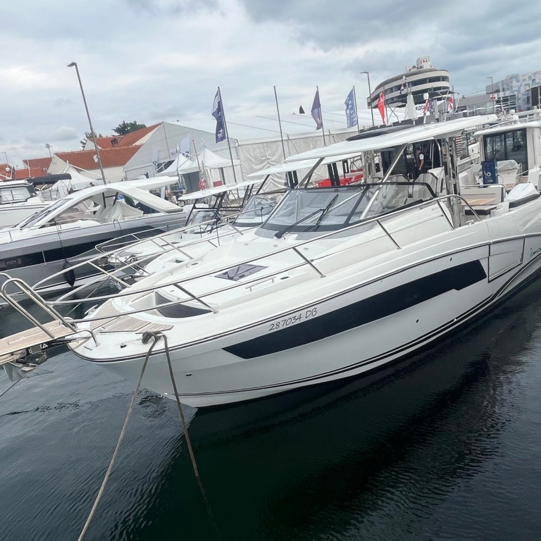 Cap Camarat 10.5WA-denmar-yachting.com