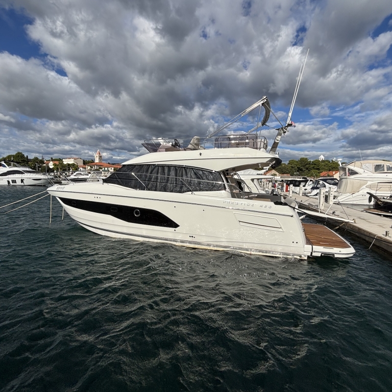 Prestige 420 Fly-denmar-yachting.com