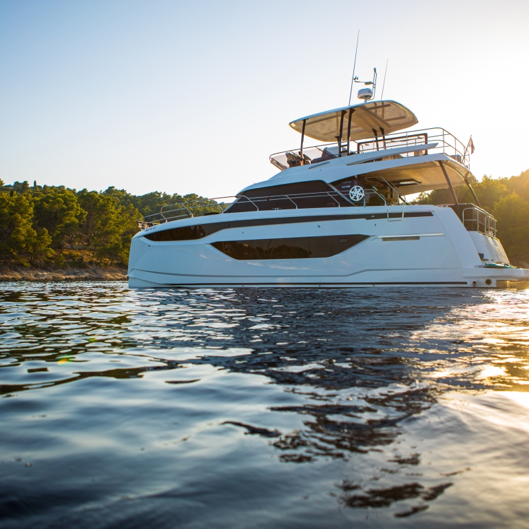 Prestige M48-denmar-yachting.com